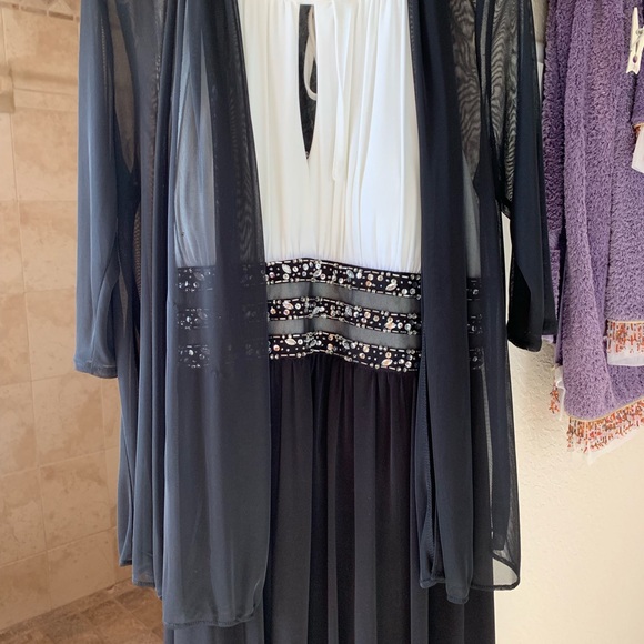 Woman’s 14P Evening Dress .....$100 - Picture 2 of 8